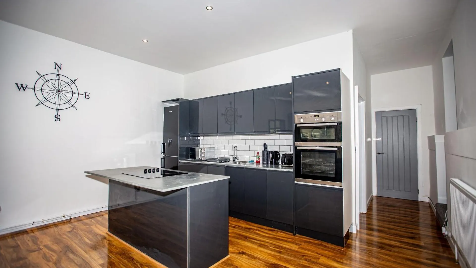 Beach Front Hideaway, Caswell Bay Apartment Swansea
