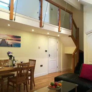 Modern, 2 Bedroom With Sofa Bed, Uplands, Apartment